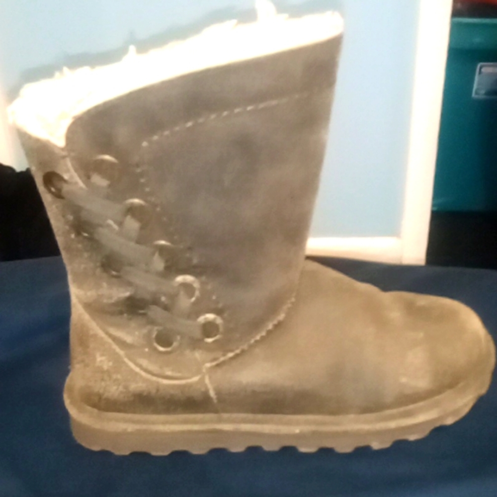 Bearpaw boots size 7.5